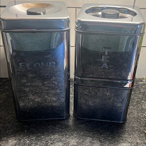 Vintage Lincoln Beautyware Chrome Silver Metal Canisters. Set of 3. Great shape